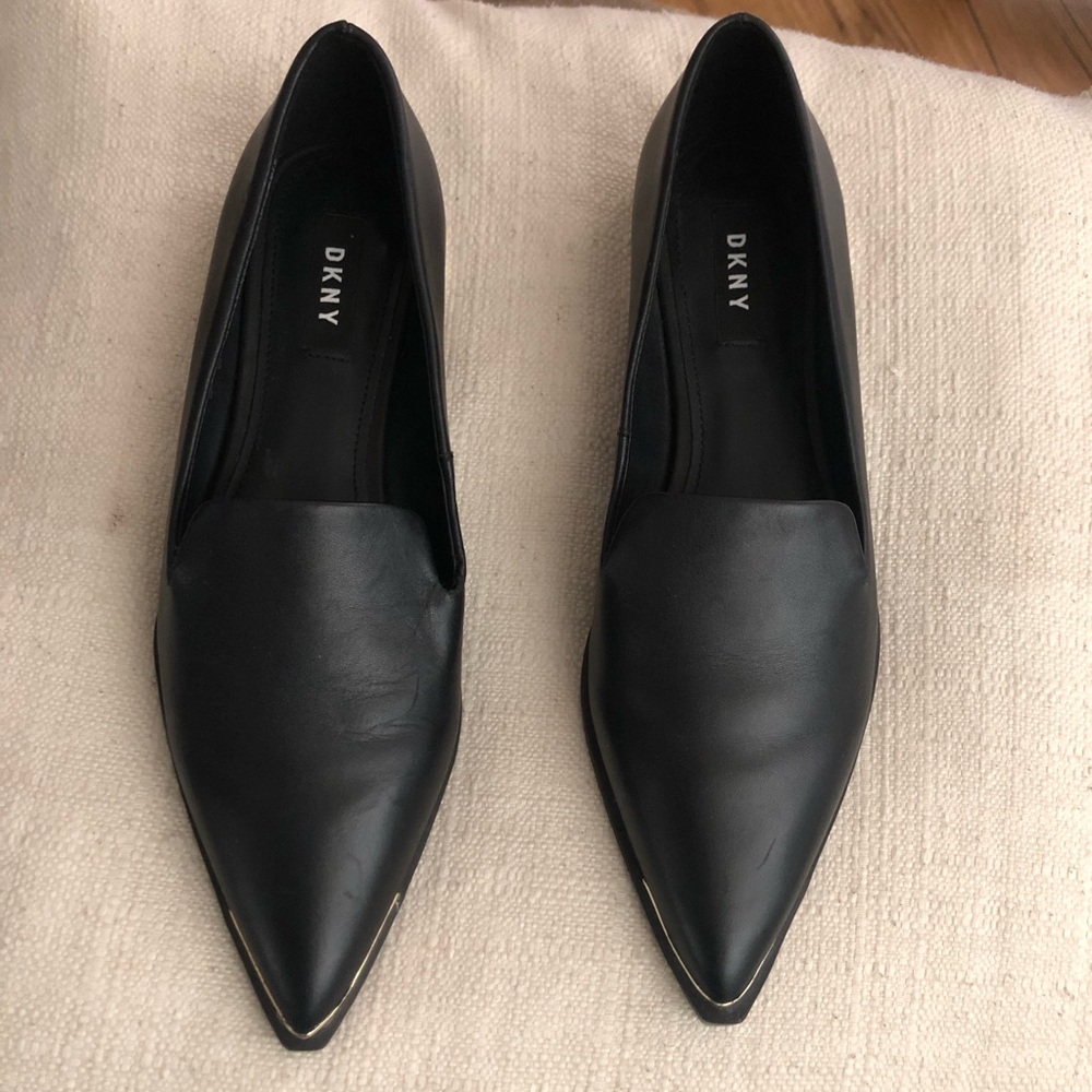 DKNY flats